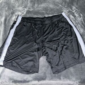Men’s 3xb tech gear athletic shorts-see all photos/ 2 small pulls in fabric